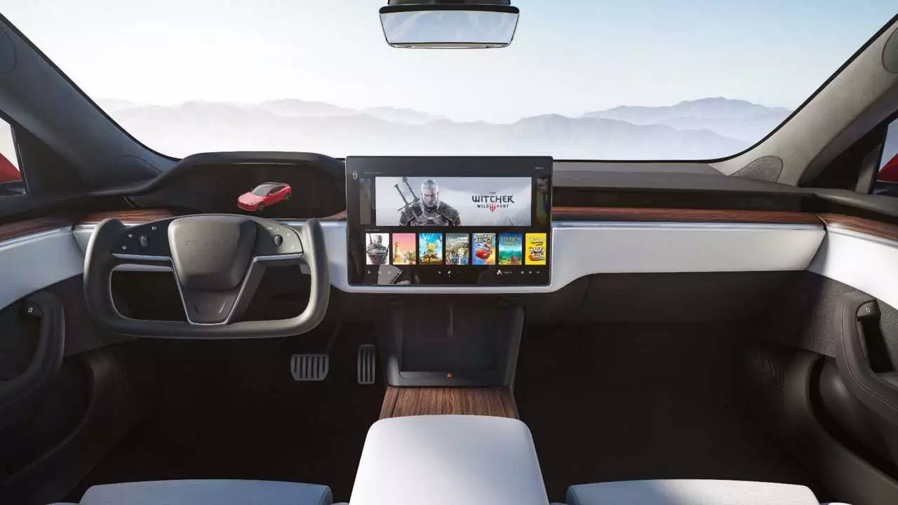 Yeni 2021 Tesla Model S  İç Tasarımı Değişiyor