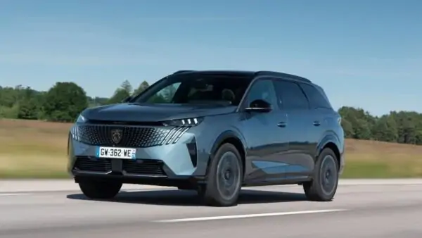 2025 Peugeot 5008: Elektrikli ve Hibrit SUV Serisi